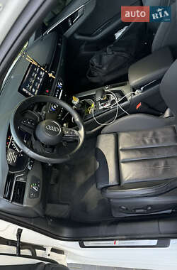 Седан Audi A4 2022 в 