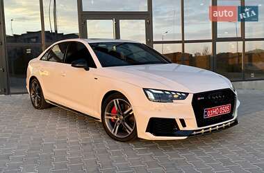 Седан Audi A4 2018 в 