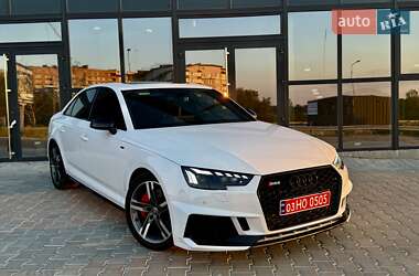 Седан Audi A4 2018 в 