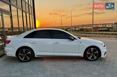 Седан Audi A4 2018 в 