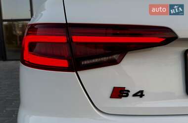 Седан Audi A4 2018 в 