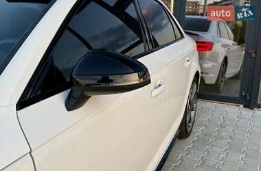 Седан Audi A4 2018 в 