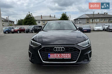 Седан Audi A4 2021 в 