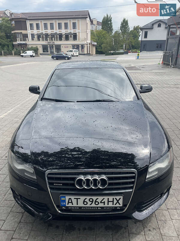 Седан Audi A4 2010 в Ивано-Франковске