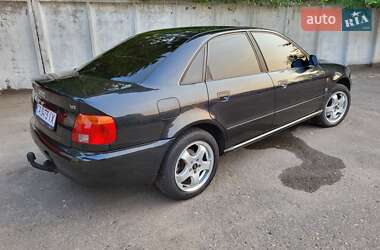 Седан Audi A4 1995 в 