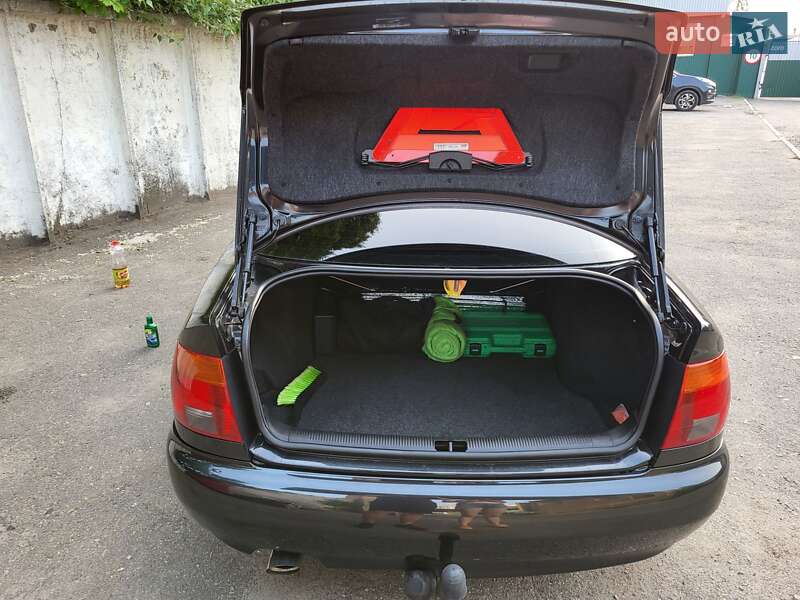 Седан Audi A4 1995 в Черкассах