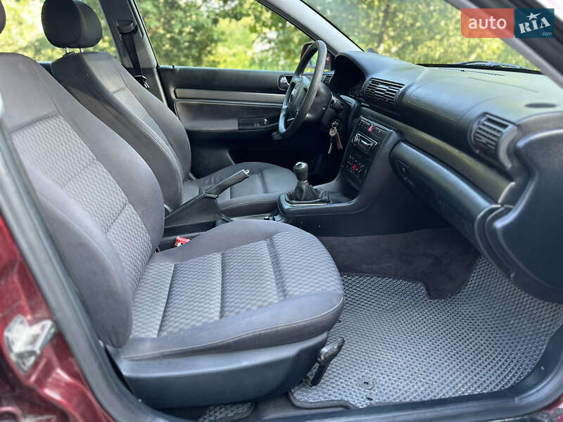 Седан Audi A4 1999 в Ровно