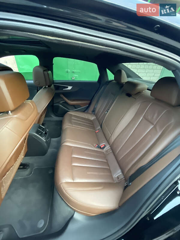 Седан Audi A4 2016 в Днепре
