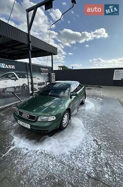 Седан Audi A4 1998 в Львові