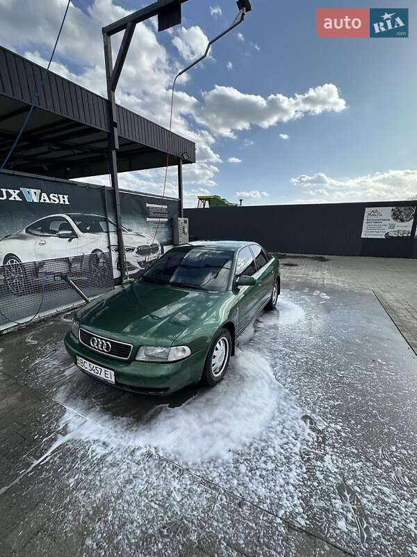 Седан Audi A4 1998 в 