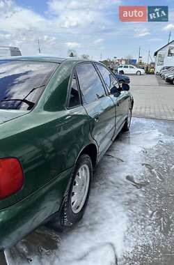 Седан Audi A4 1998 в 