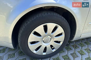 Седан Audi A4 2004 в 