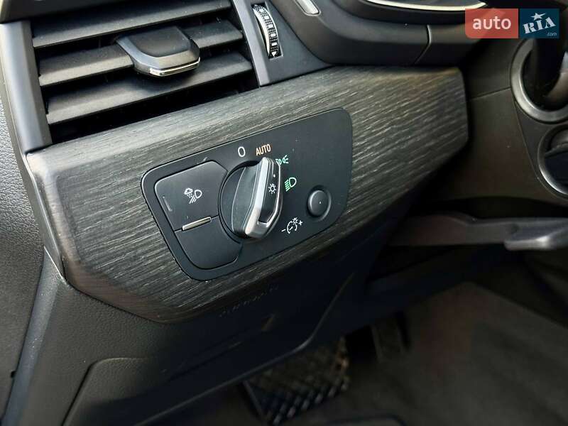 Седан Audi A4 2021 в Киеве