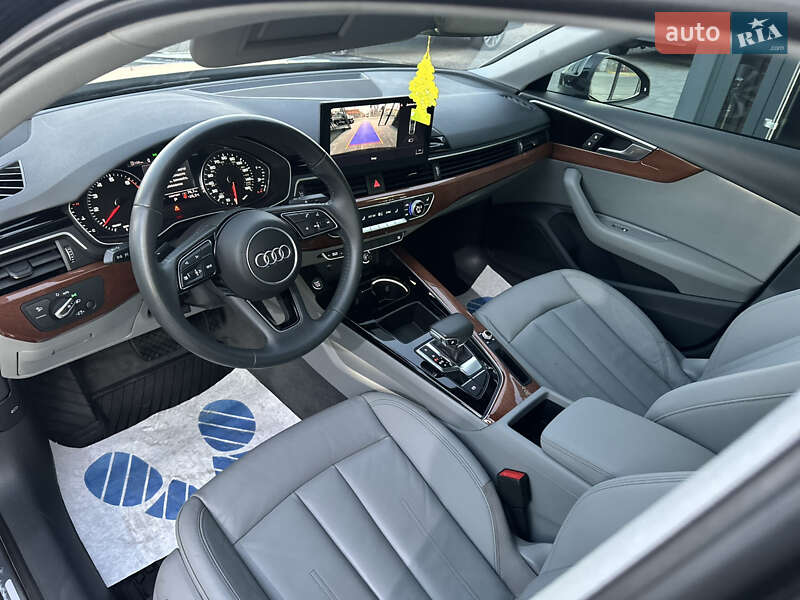 Седан Audi A4 2020 в Ровно