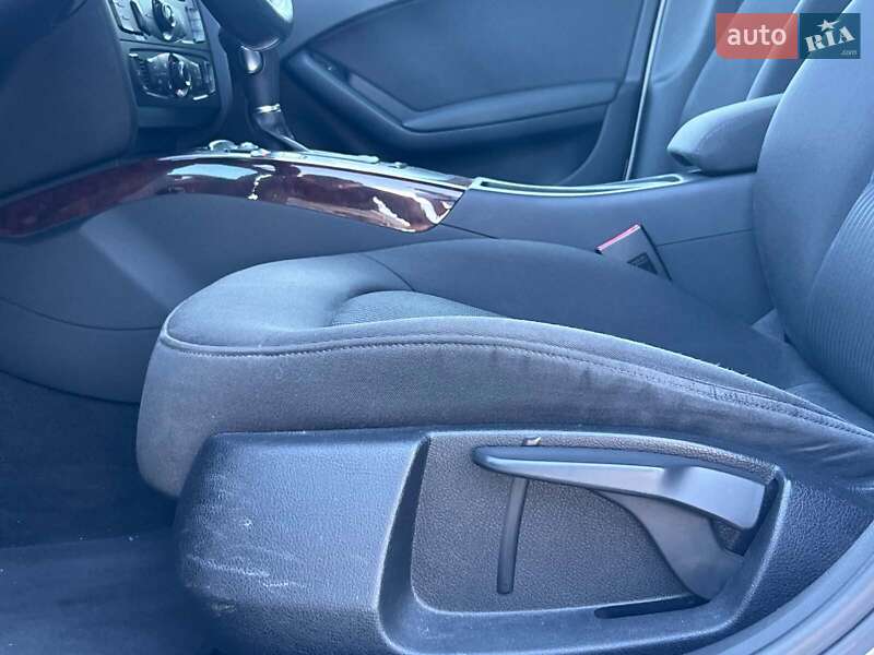 Седан Audi A4 2010 в Львове