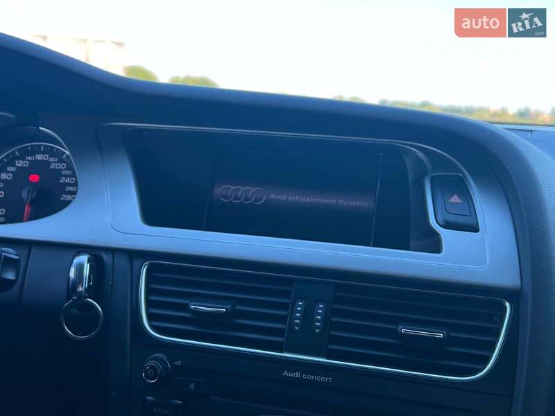 Седан Audi A4 2010 в Львове
