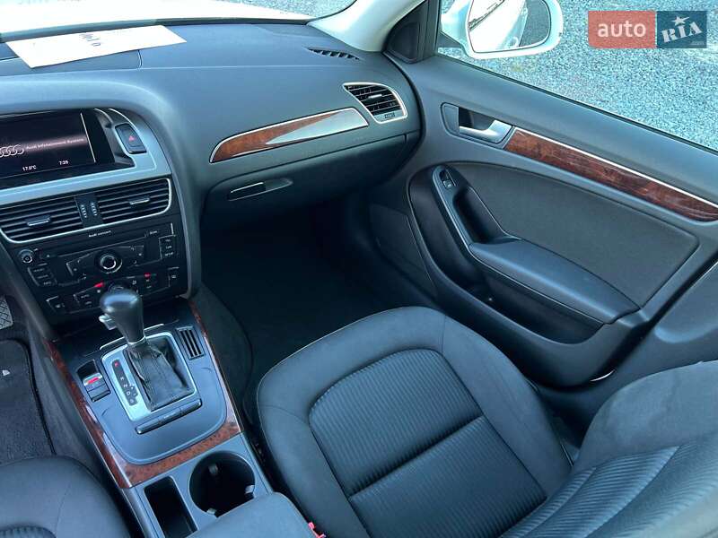 Седан Audi A4 2010 в Львове