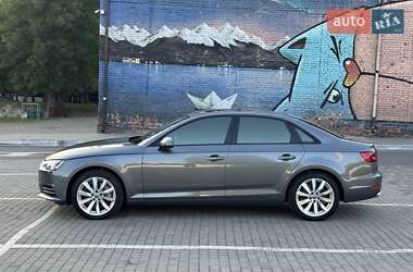 Седан Audi A4 2017 в 
