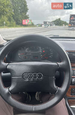 Седан Audi A4 1996 в 