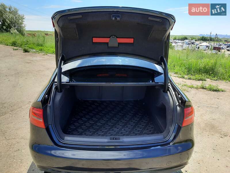 Седан Audi A4 2013 в 