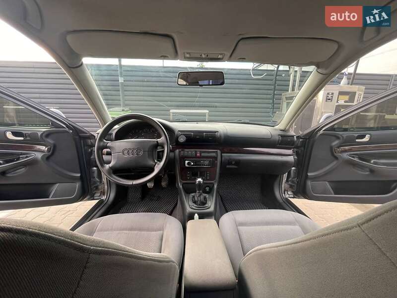 Седан Audi A4 1995 в Житомире