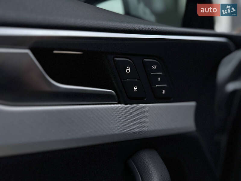 Седан Audi A4 2017 в Ровно