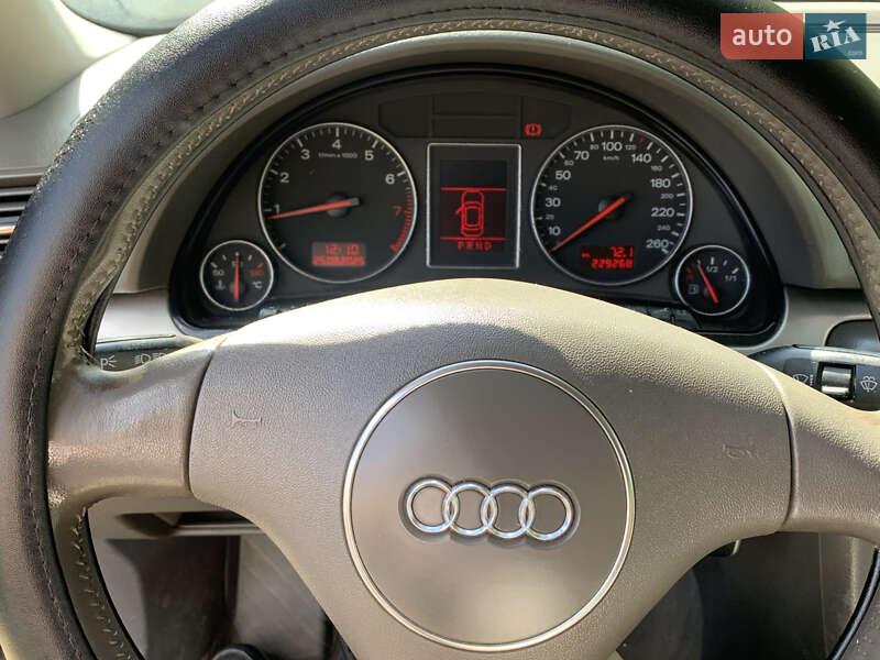 Седан Audi A4 2002 в Ровно
