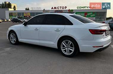 Седан Audi A4 2016 в 