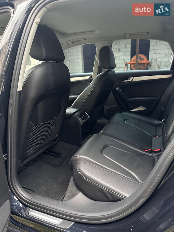 Седан Audi A4 2012 в Любомле