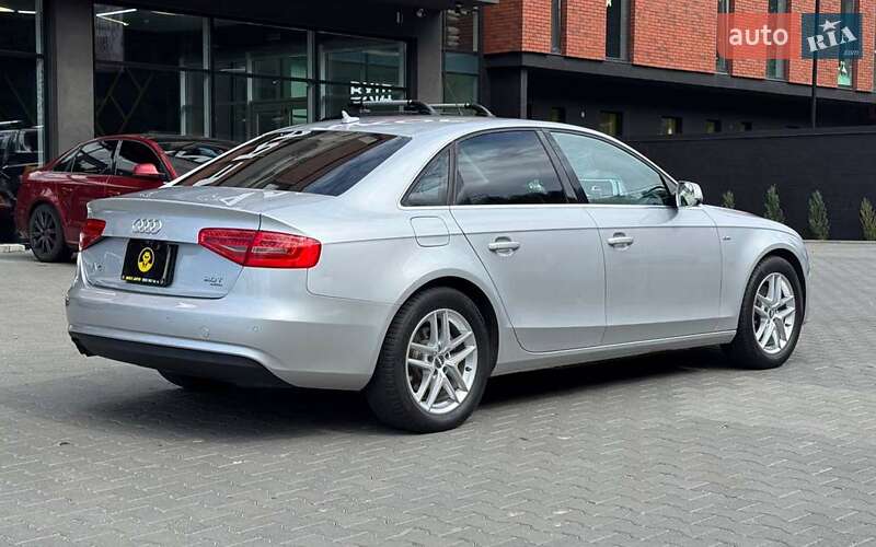 Седан Audi A4 2013 в Черновцах