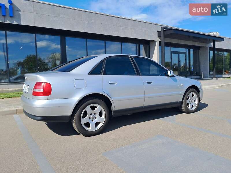 Седан Audi A4 2000 в Ірпені