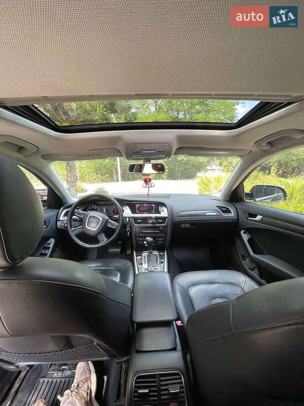 Седан Audi A4 2011 в Окнах