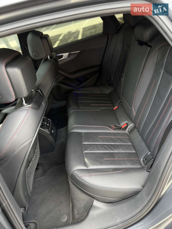 Седан Audi A4 2017 в Львове
