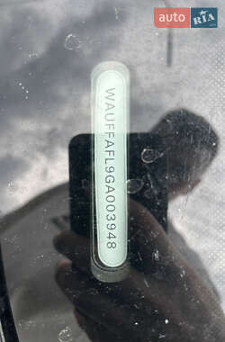 Седан Audi A4 2015 в 