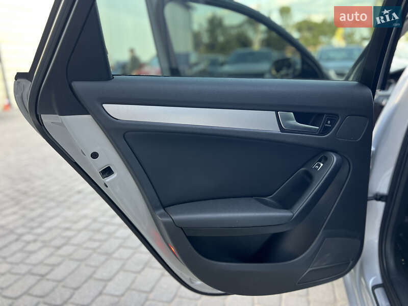 Седан Audi A4 2013 в Ивано-Франковске