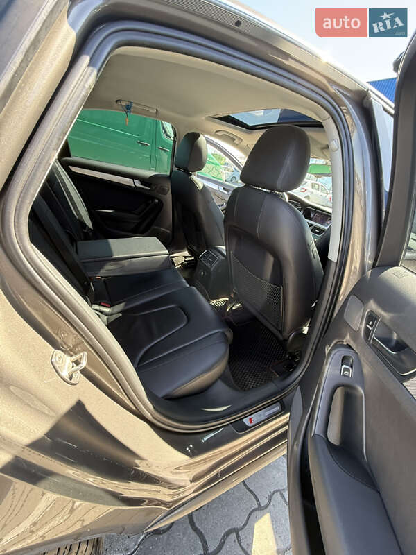 Седан Audi A4 2014 в Львове