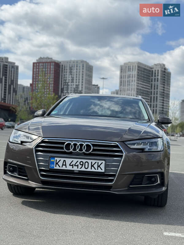 Универсал Audi A4 2018 в 