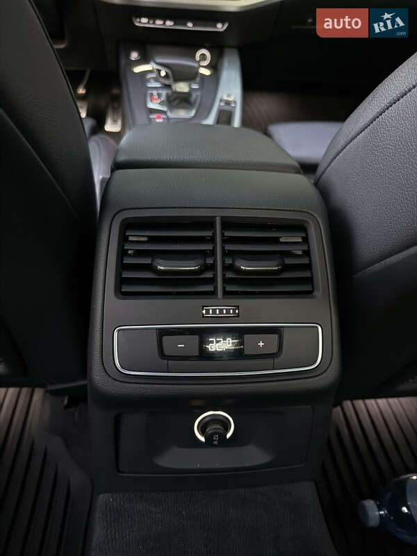 Седан Audi A4 2017 в Львове