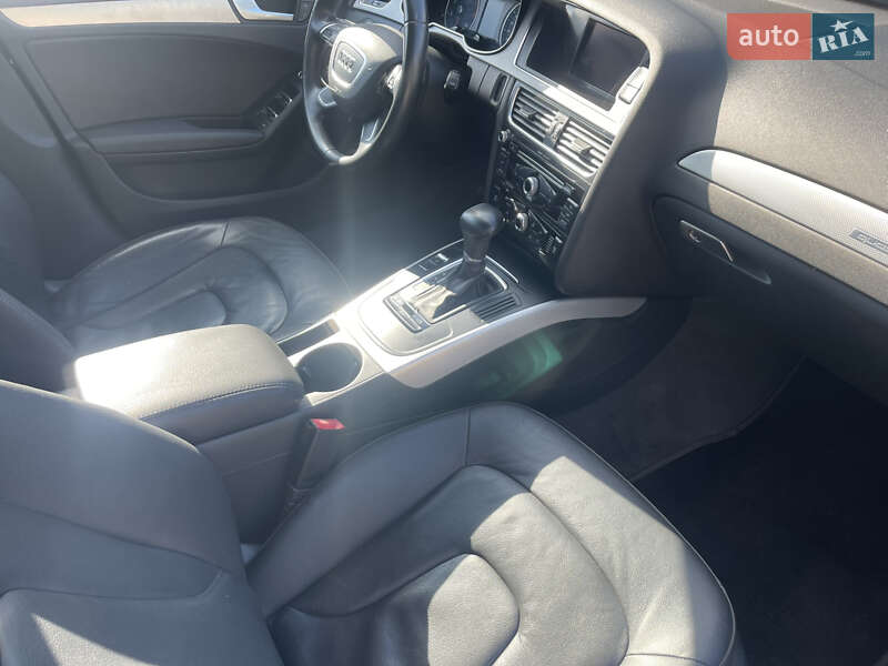 Седан Audi A4 2013 в Киеве