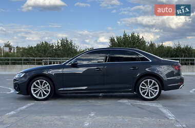 Седан Audi A4 2019 в 