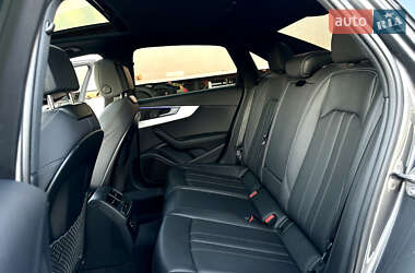 Седан Audi A4 2020 в 