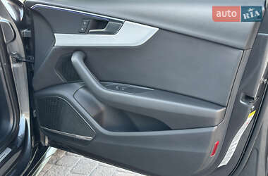 Седан Audi A4 2020 в 