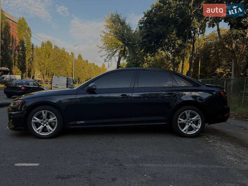 Седан Audi A4 2017 в Киеве