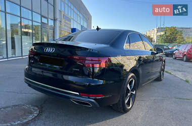 Седан Audi A4 2019 в 