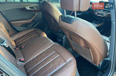 Седан Audi A4 2019 в 