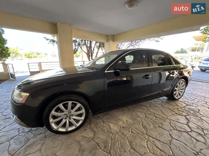Седан Audi A4 2013 в Черновцах