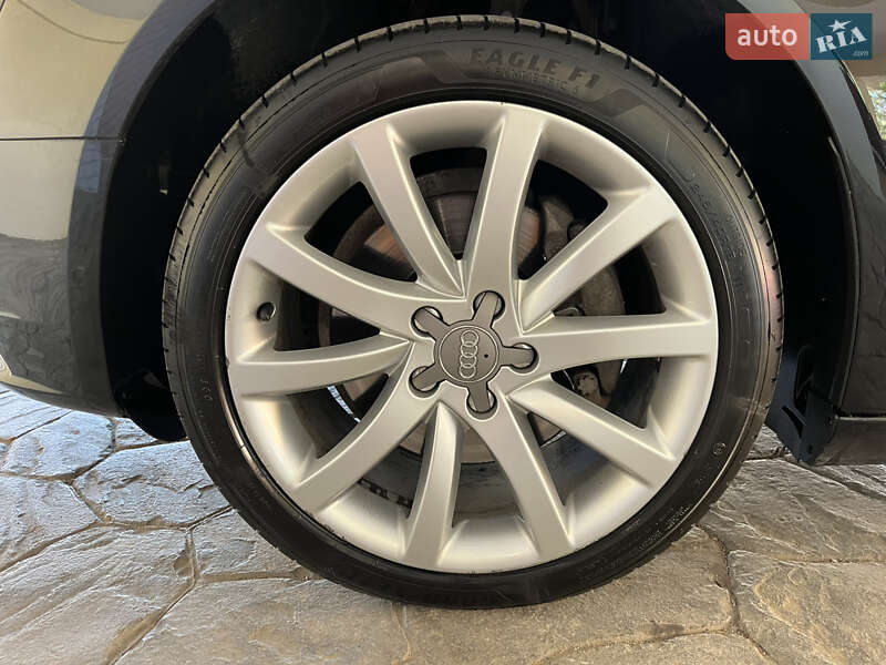 Седан Audi A4 2013 в Черновцах