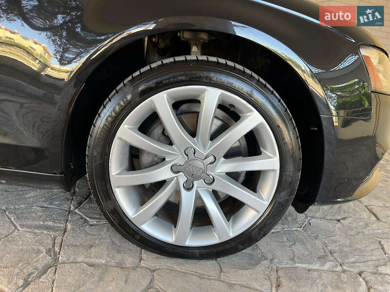 Седан Audi A4 2013 в Черновцах
