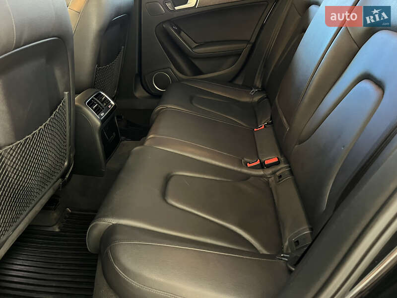 Седан Audi A4 2013 в Черновцах