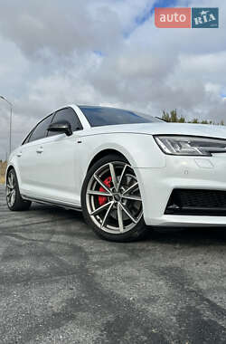 Седан Audi A4 2017 в 